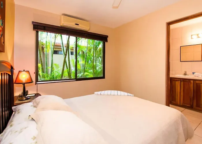 Hébergement de vacances Cozy Ground-floor With Community Pool, Rancho And Lush Garden Views