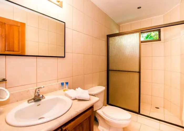 Hébergement de vacances Cozy Ground-floor With Community Pool, Rancho And Lush Garden Views